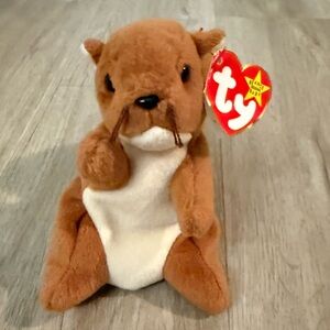 TY Beanie Baby “Nuts” the Squirrel Plush Rare and Collectible